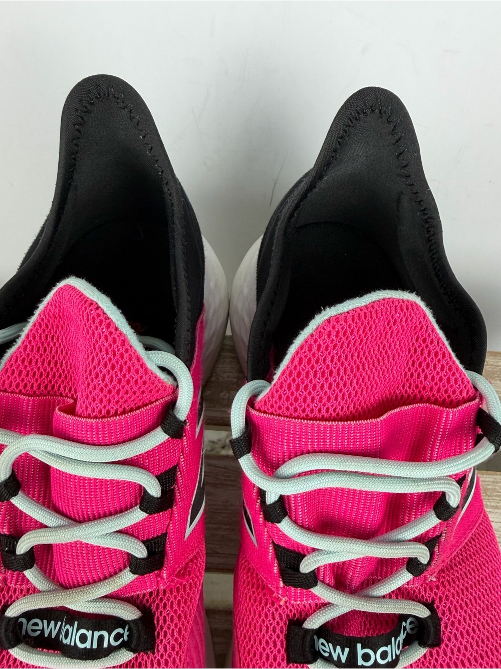 New Balance Fresh Foam Roav women's running shoes vibrant Pink Glo size 8.5 - Picture 6 of 12